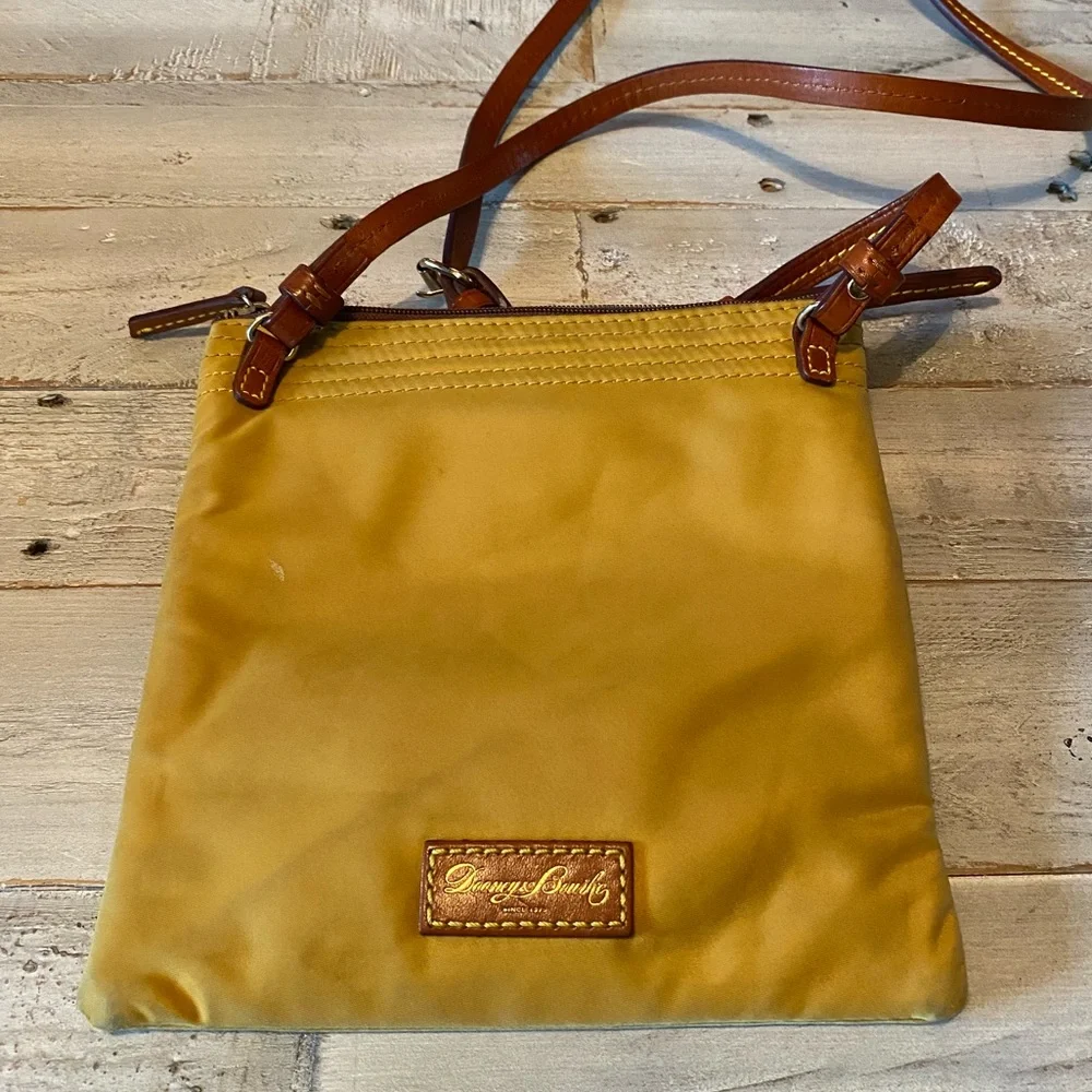 Dooney & Bourke Triple Zip Yellow Pink Interior Crossbody Purse Bag J3795346